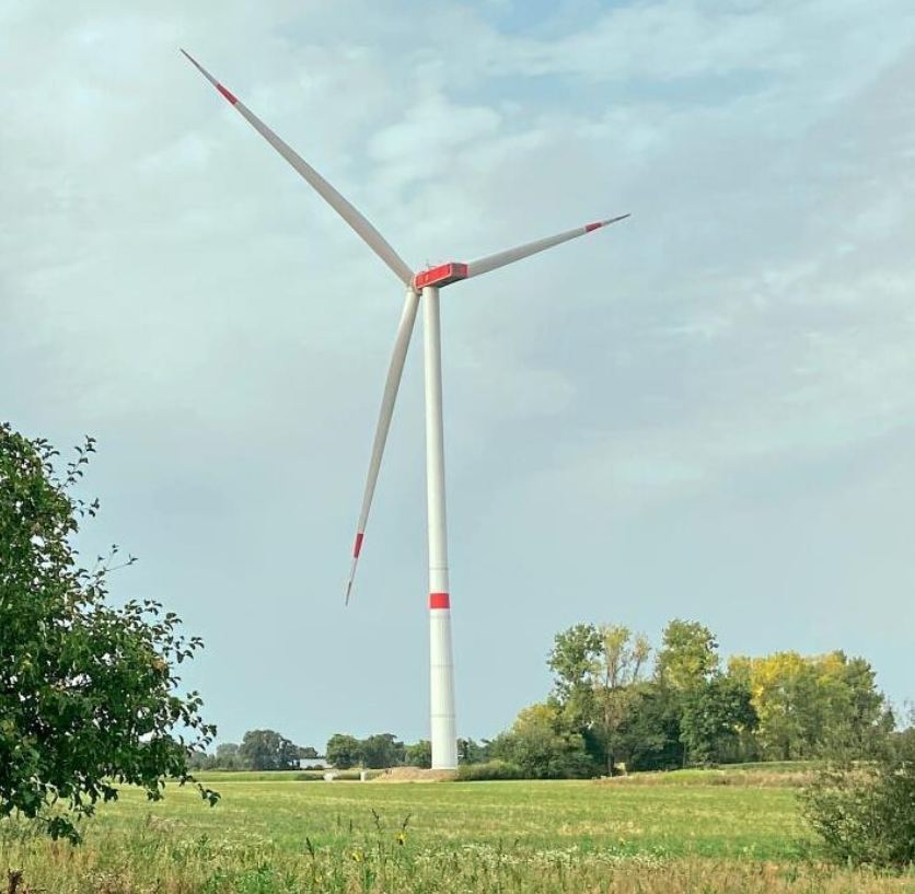 Vorwurf der zu hohen Lärmbelastung: Nachbarn protestieren gegen den Betrieb der Windkraftanlagen in Ottmarsbocholt.